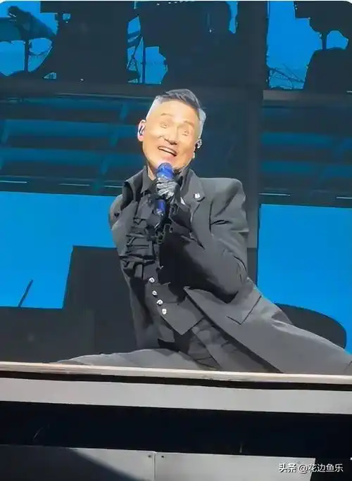 张学友澳门演唱会穿西裤大秀一字马,网友:61岁的是我!_天王_年纪_锻炼