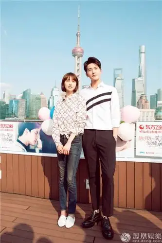 《微微》杨洋郑爽见证跨元爱情 游轮互喂蛋糕显甜蜜