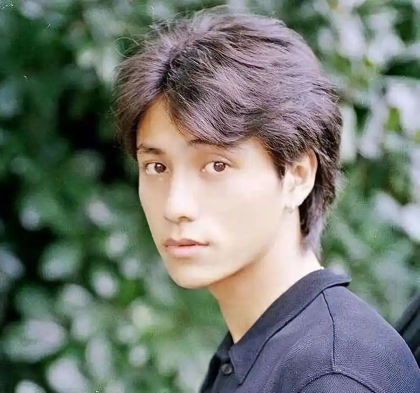 陈坤年轻时好帅 如题 刚刚看春晚看到了陈坤 就去搜了一下他年轻照