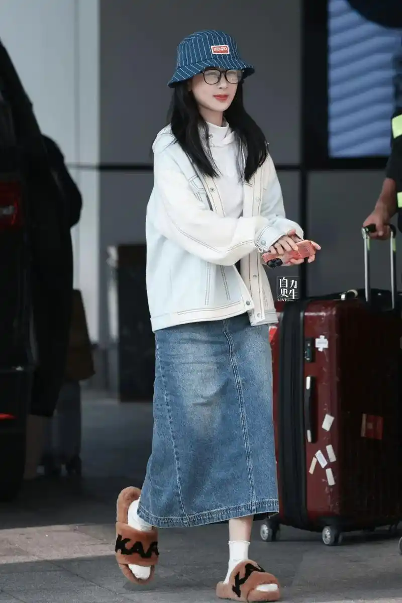 杨紫最新穿搭|好甜好温柔呀!