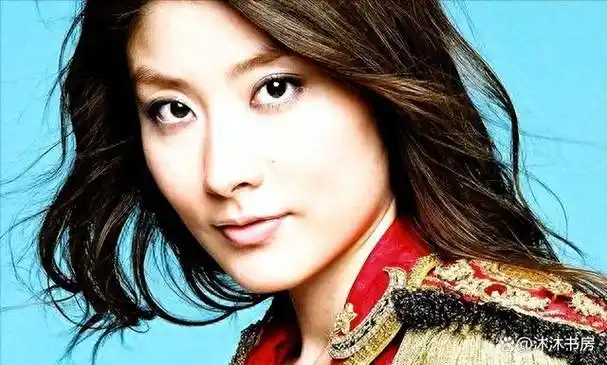 歌手陈慧琳:出道25年零绯闻,40岁高龄为初恋孕育,51岁神颜依旧