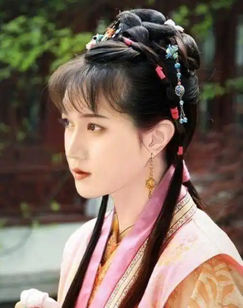 原创男扮女装能惊艳到什么程度?王俊凯冷艳官鸿娇美,只有他一眼万年