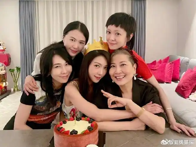 薛凯琪祝贺谭维维歌手第一名