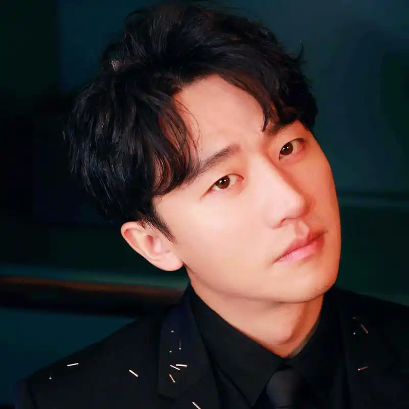 接下来,黄轩暂时不拍电视剧,而是接了几个电影的本子.