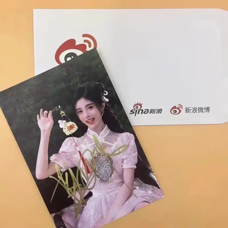 7815【微博福利】鞠婧祎签名照 9315微博带信封 - 抖音