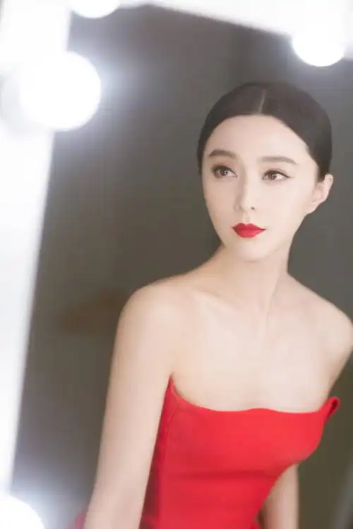 真怀孕?风波后范冰冰行踪疑曝光,穿孕妇装现身小腹明显隆起