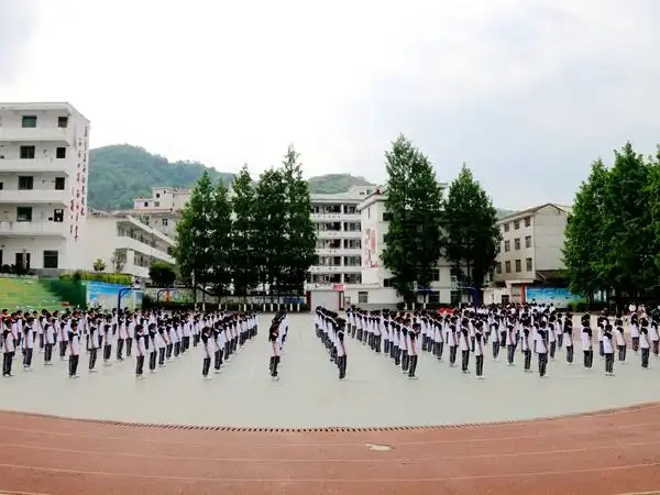 校园传真汉滨区大河中学2022年春季综合运动会开幕