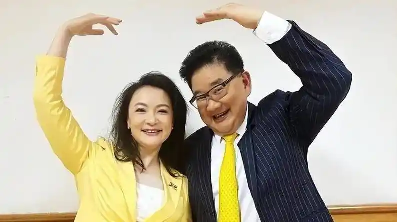 《可凡倾听》是东方台这座大楼上一盏亮了20年的灯,那么,主持人曹可凡