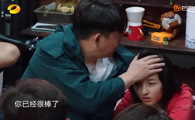 传闻黄磊与其关系暧昧张子枫为黄磊女儿让资源谣言