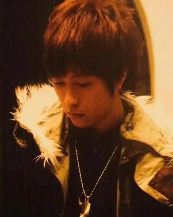 阿信年轻时候有多帅 陈信宏:(第二张)你是说我吗?#五月天 - 抖音