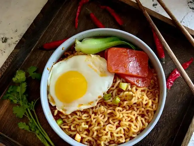 泡面这个东西总也吃不够酸汤泡面吃起来更是过瘾