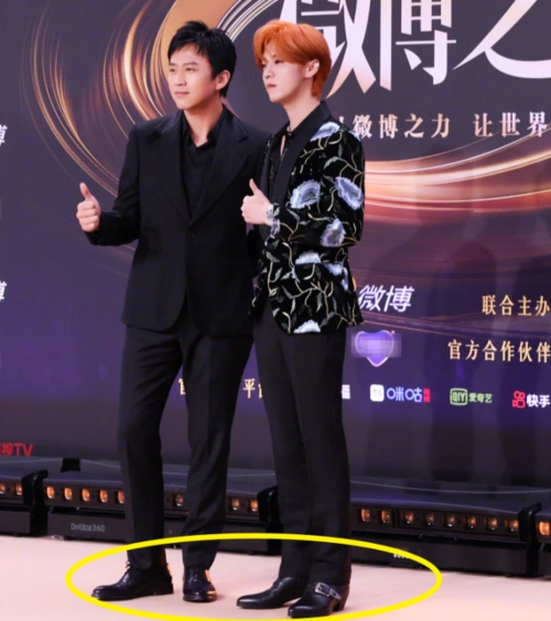 178的鹿晗和180的王俊凯站一起,看清两人的鞋底,谁撒谎很显然