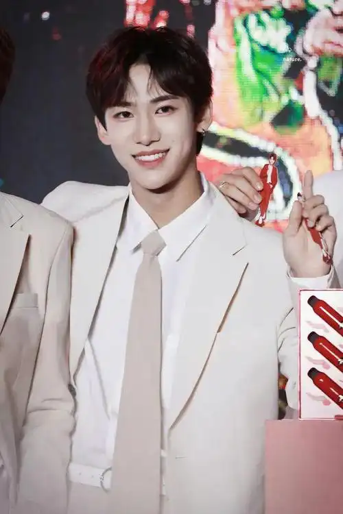 古装丑男又来了……|胡歌|杨右宁|钟汉良|焦恩俊|古装扮相_网易订阅