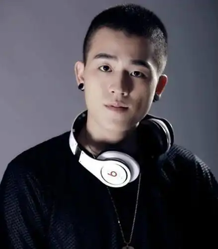 10,欧豪米勒的板寸发型在小编心目中的地位至今是无法超越的!