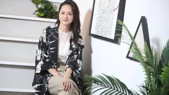 46岁叶蕴仪近照,减肥32斤重拾美貌,放弃林志颖后嫁富豪却遭抛弃