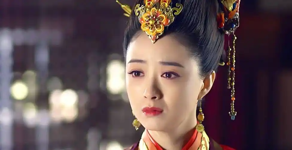 中的华妃;她是电视剧《仙剑奇侠传》中的女苑;她是电视剧《天龙八部》