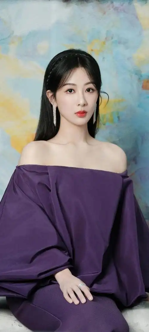 美女明星系列壁纸~杨紫,紫色礼服好看还是黄色礼服好看