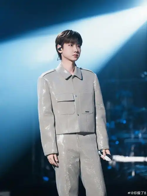 汪汪演绎的歌曲总能让人感受到音乐的无穷魅力汪苏泷的音色真的像晨露