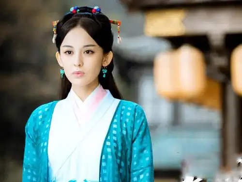 【图】水下古力娜扎性感喷血照 喊话林青霞"比你红"