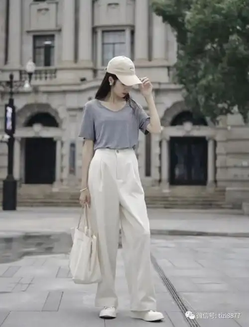 白色阔腿裤怎么搭配衣服和鞋子好看