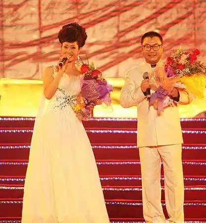 红极一时又误入歧途,被于文华"耽误"多年的尹相杰,51岁终结婚_音乐