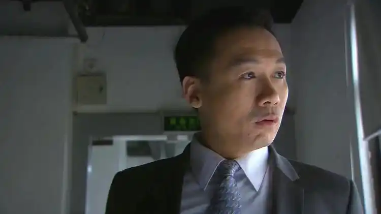 相爱十年:刘元当上了经理,坐在办公室里,笑的很开心