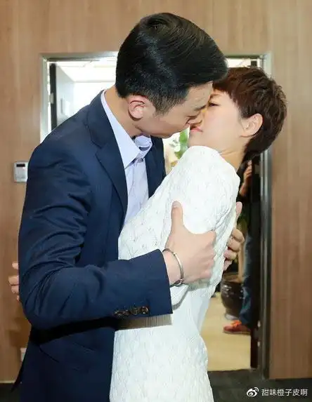 霸道总裁王耀庆,几乎零绯闻,娶妻娶青梅,是女人心中的老公典范