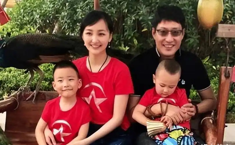于震:被传生六娃后,33岁娇妻发文澄清,老公评论区回复很幽默_辛月
