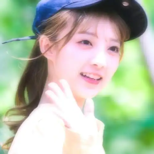 范薇头像/by沈灿阳