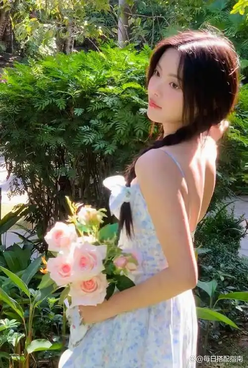 备受关注的女星杨超越就突破自我,抛弃了以往清纯可爱的形象,穿上了