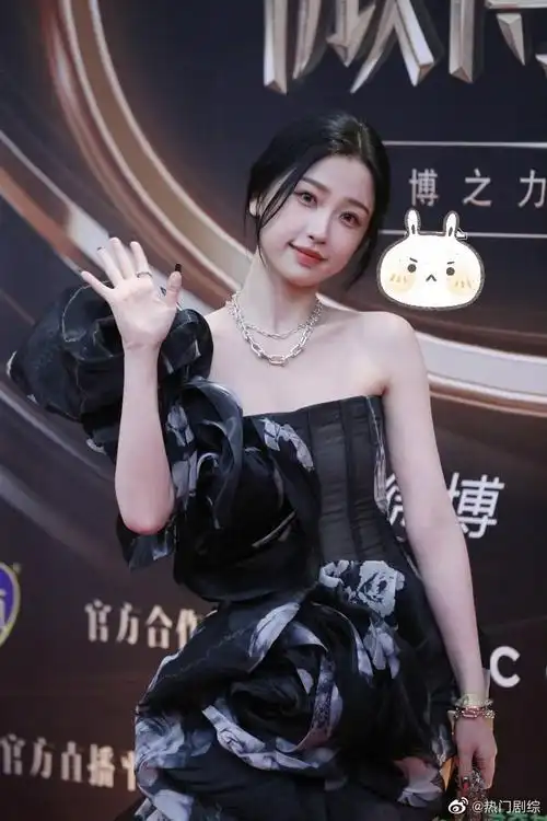 虞书欣红毯生图##虞书欣真的瘦好多