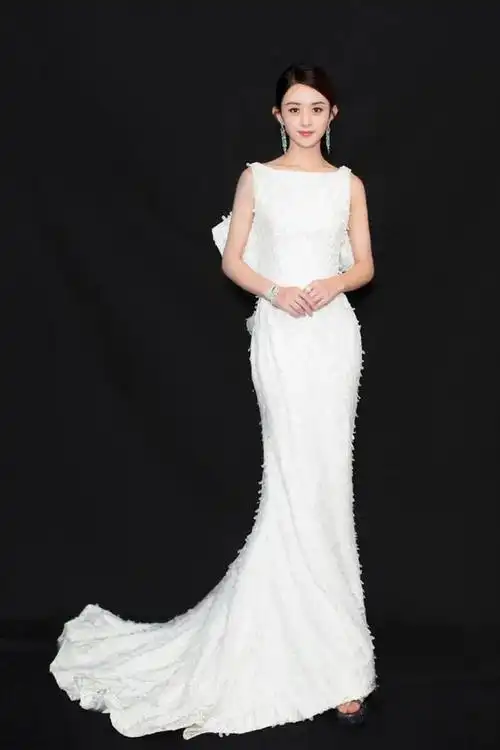 赵丽颖白色连衣裙优雅(h型身材代言人赵丽颖)(3)