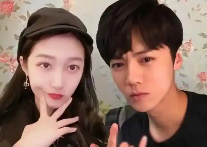 鹿晗深夜留言关晓彤,未达秀恩爱目的,两人恋爱7年未婚引发讨论