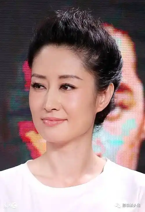 舞台上流鼻涕!看看刘敏涛是怎么处理的