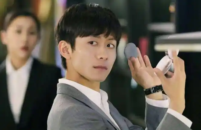 整容"叫张一山分手,前任宋妍霏一如往常,他却像变个人_张嘎_带着_父亲