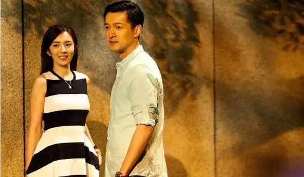 胡歌王晓晨今天官宣领证王晓晨晒婚纱照