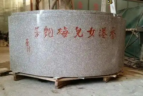 刘德华为梅艳芳铜像提字:香港的女儿(组图)