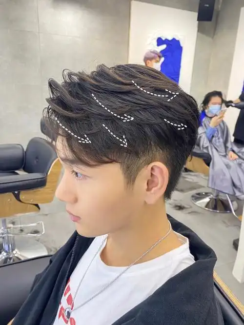 好打理的一款男士纹理烫