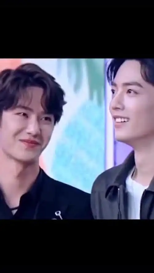 博君一肖王一博看肖战vs看你怎么的现在连冰冷的眼神都不给我们了嘛