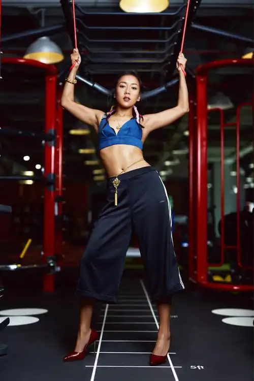 吉克隽逸运动女王登杂志封面