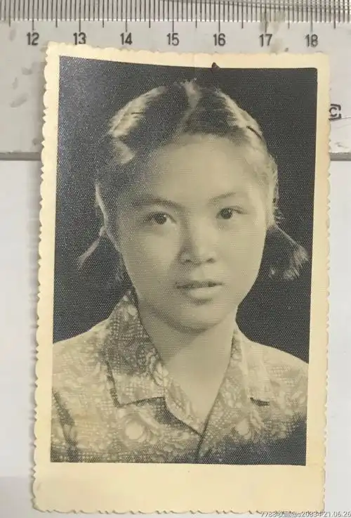 70年代羊角辫美女