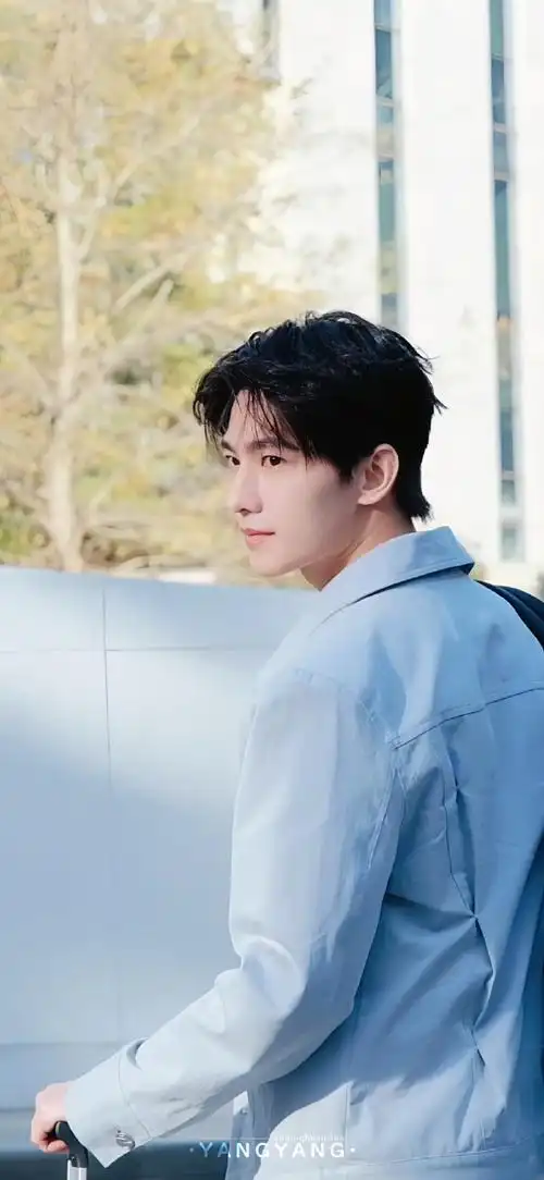 军艺校草#@杨洋949794 3834303336光剪影 3064