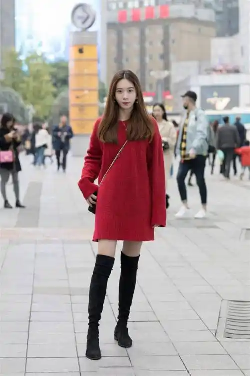 身高腿长的美女,高筒靴加"光腿神器",轻轻松松做一个长腿女神_黑色