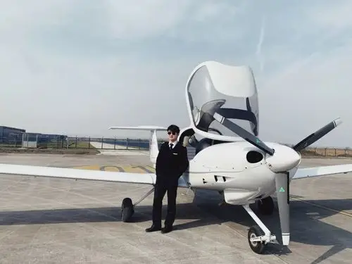 杭州主城里开飞机与帅气机长冲上3000英尺高空俯瞰星辰大海