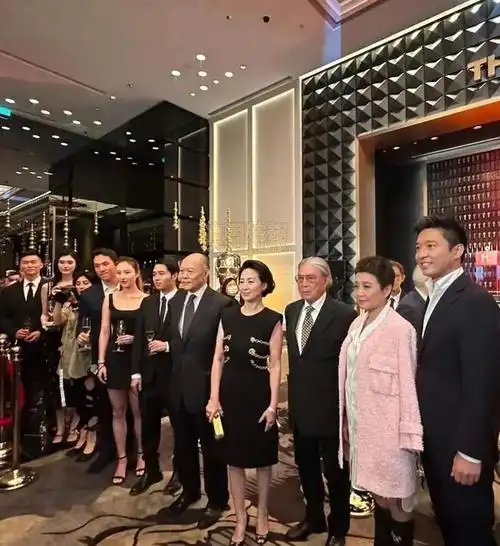 澳门那一晚霍启山与何超琼何超莲合影同框霍启山何超莲超般配