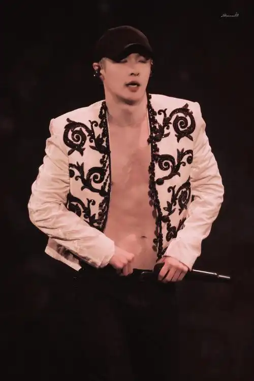 巡回演唱会##张艺兴重庆演唱会##张艺兴2023大航海巡演#肌肉线条好美