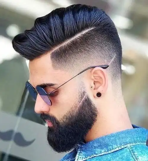 侧分加上背头,时尚帅气又个性,是一款非常经典的男生发型,酷炫十足