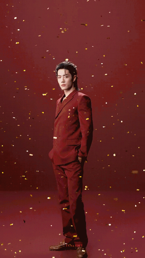 肖战跟红色太配了#@x玖少年团肖战daytoy新造型红西装大背头,红衣