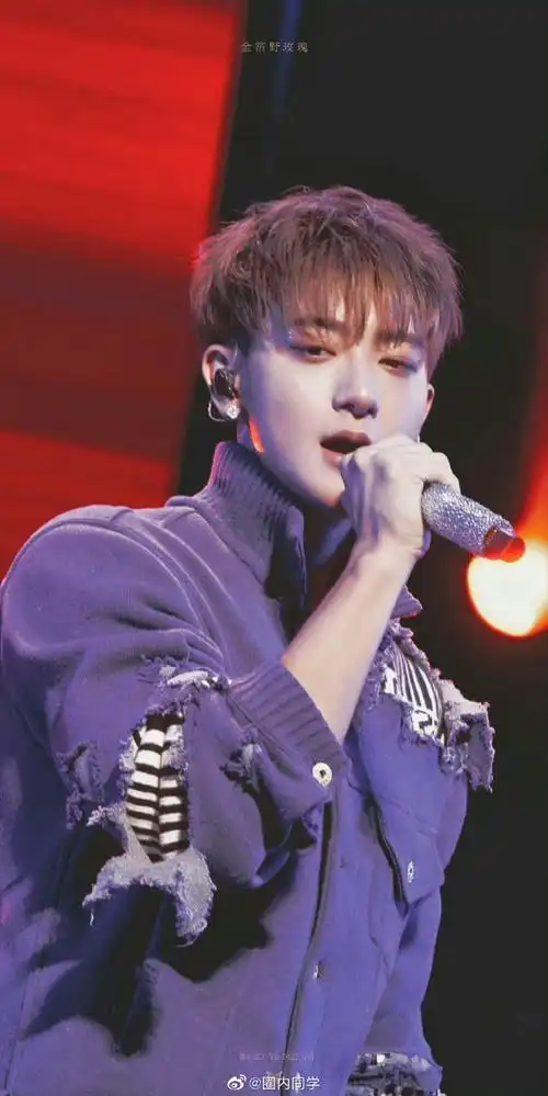 黄子韬又帅回来了#黄子韬最新路透来袭,主打就是一个颜值回春,这小子