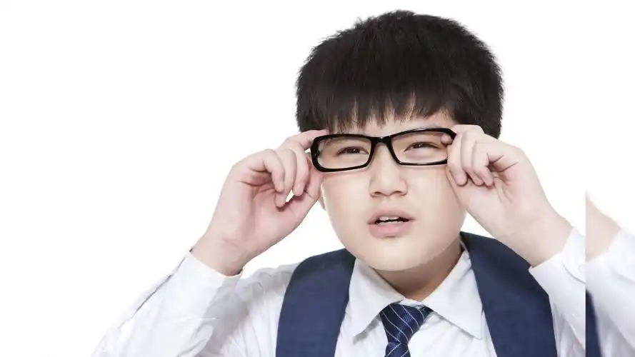 庆六一!儿童近视最无奈《谈谈预防和危害》